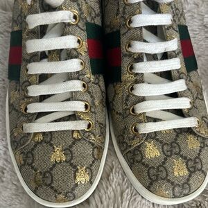 Authentic Women's Ace GG Supreme sneaker with bees Size 37-1/2.